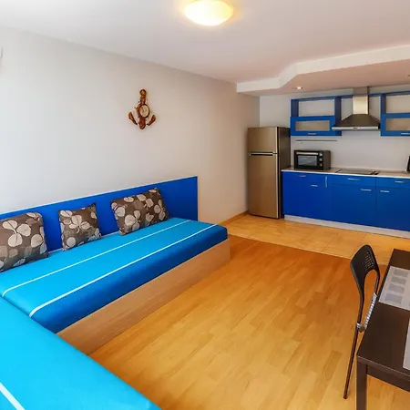 Seaside Nest Apartment