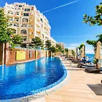 Seaside Nest Apartment